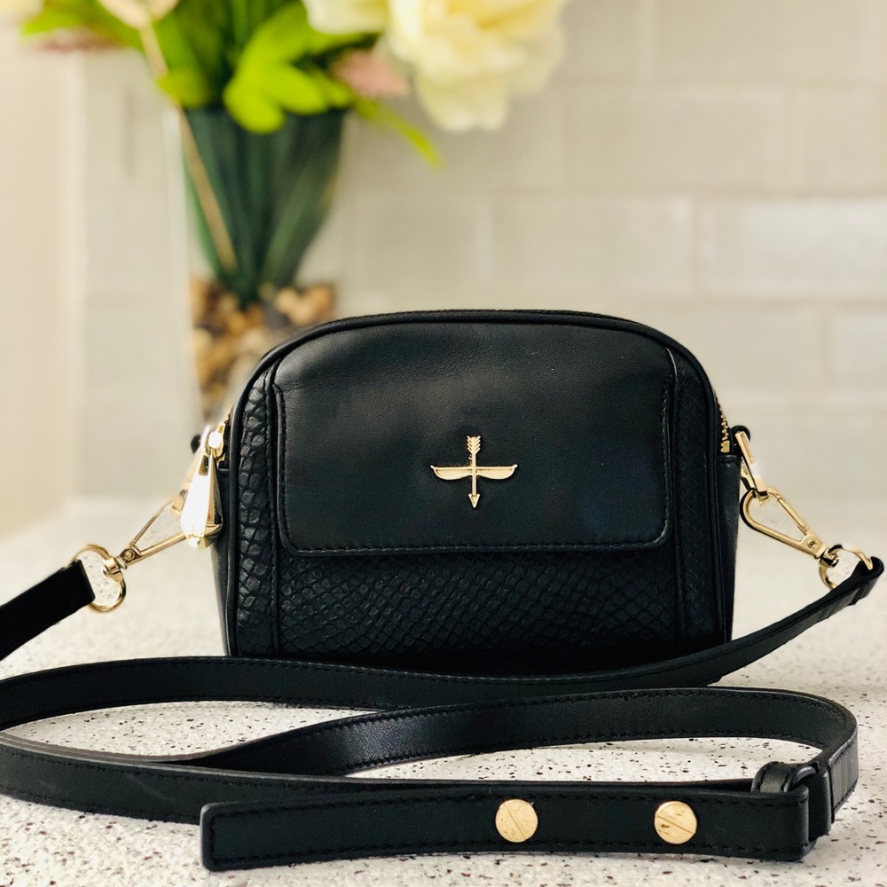 Pour LA Victoire Crossbody Bag